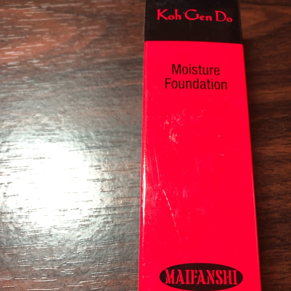 Maifanshi Moisture Foundation shade 001